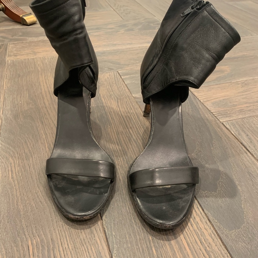 Vince ankle cuff heel open toe sandals - black.
